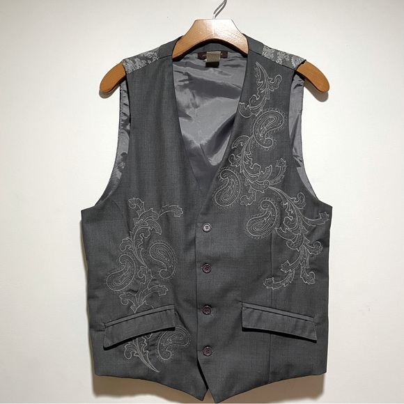 Mens vest, grey with design, 4 button, 2 front pockets, size large, - Picture 1 of 7